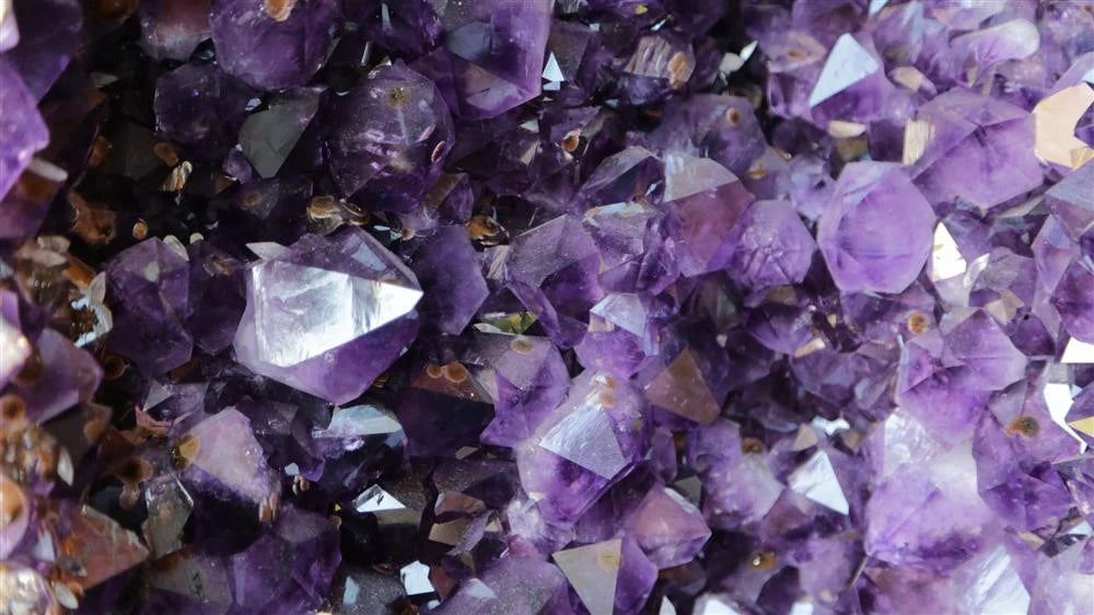 DIFFERENT TYPES OF CRYSTALS, THEIR BENEFITS & HOW WE USE THEM